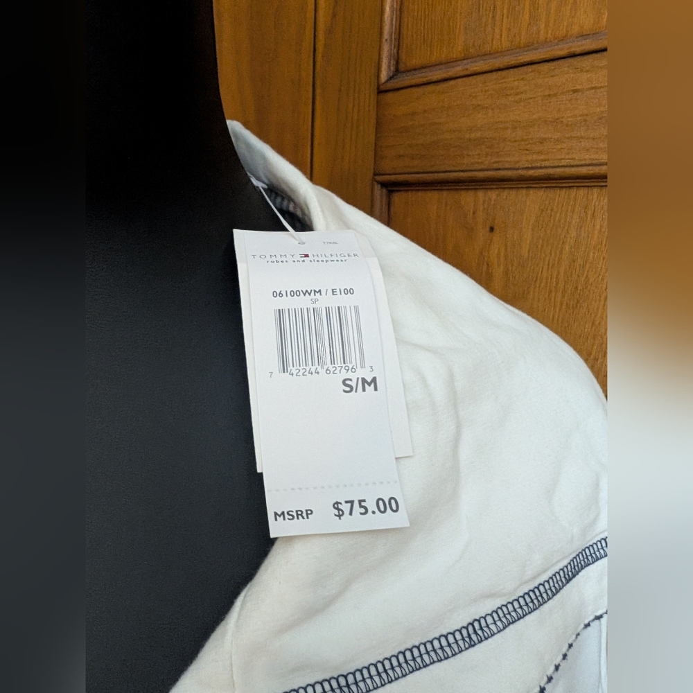 NWT Tommy Hilfiger Hooded Bathrobe - Picture 4 of 6